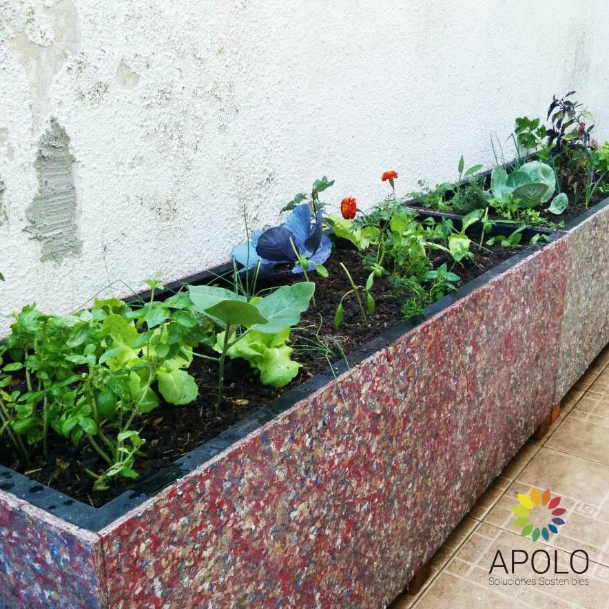 Huerta familiar de plástico reciclado