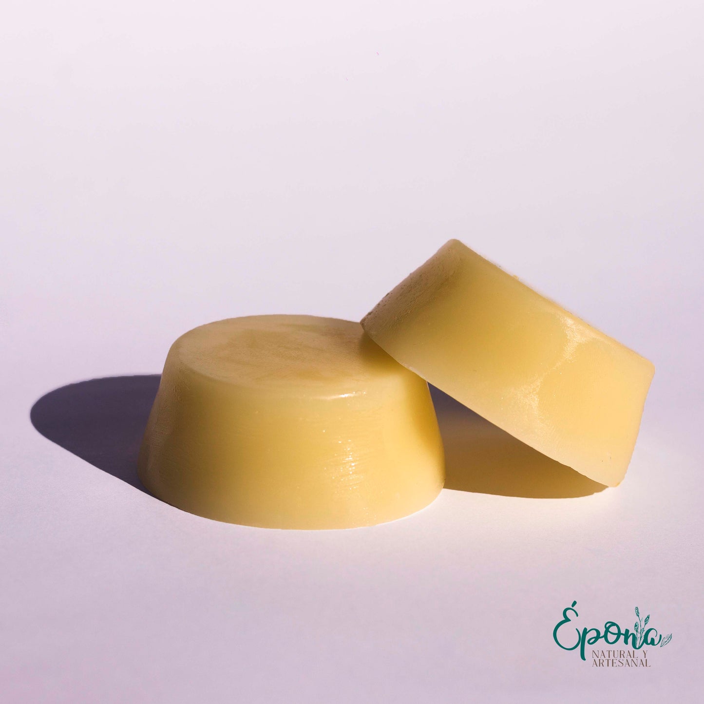 Crema facial sólida.